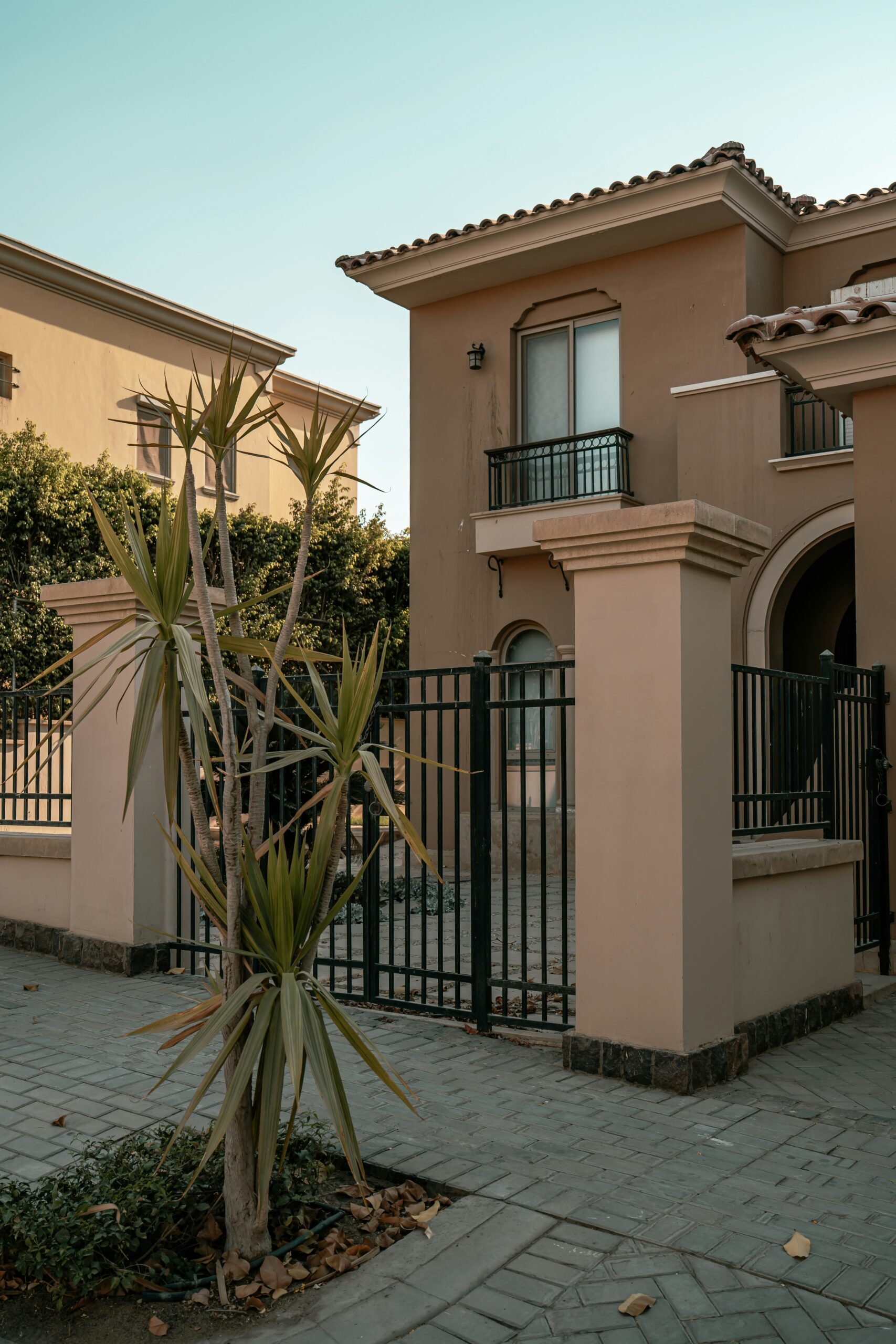How can I secure my home while on vacation? Expert Tips
